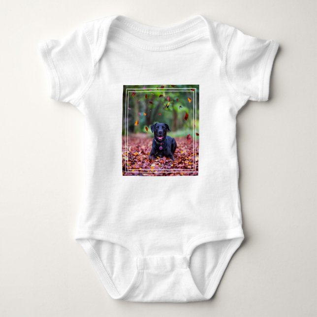 Svart labrador i Höst löv T Shirt (Framsida)