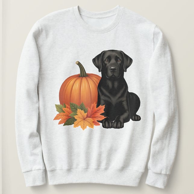 Svart Labrador med höstlöv och pumpa T Shirt (Design framsida)