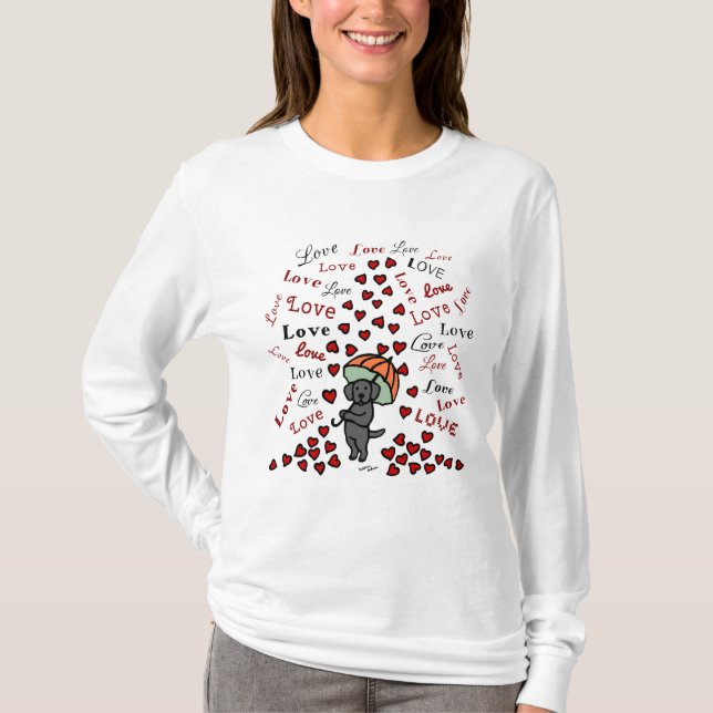 Svart Labrador och regnar av hjärtor Tee Shirt (Framsida)