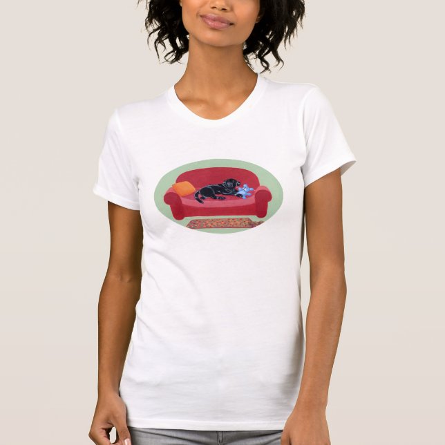 Svart Labrador på den rosa soffan T-shirt (Framsida)