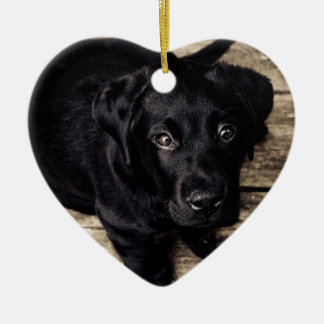 Svart Labrador Retriever Valp på Trä Julgransprydnad Keramik