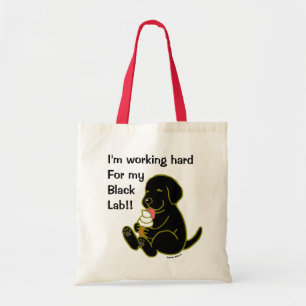 Svart Labrador som slickar glasstoto, hänger lös Tygkasse
