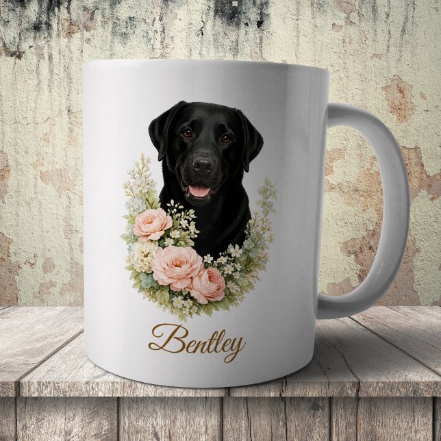 Svart Labradors blomsterporträtt Kaffemugg (Skapare uppladdad)