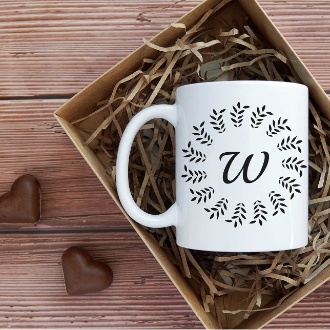 Svart lagerkrans monogram kaffemugg (Skapare uppladdad)