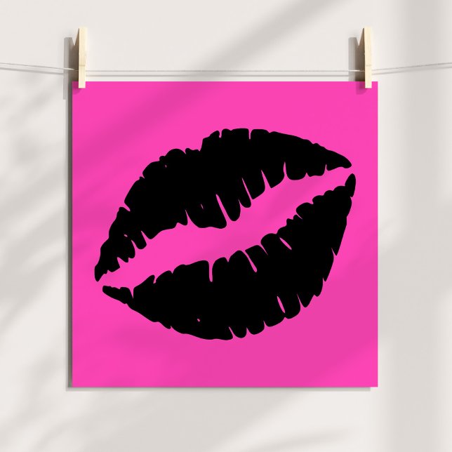 Svart läppstift på rosa poster (Black Lipstick on Pink Poster)