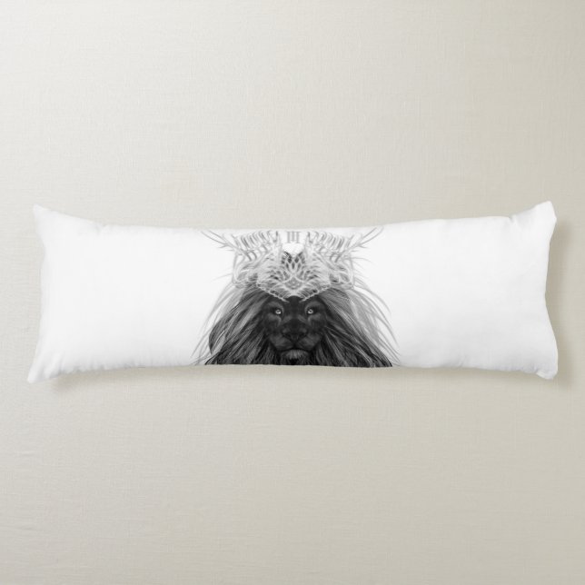 Svart Lejon med Antlers Krona och Monogram Kroppskudde (Framsidan)