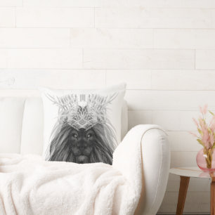 Svart Lejon med Antlers Krona och Monogram Kudde