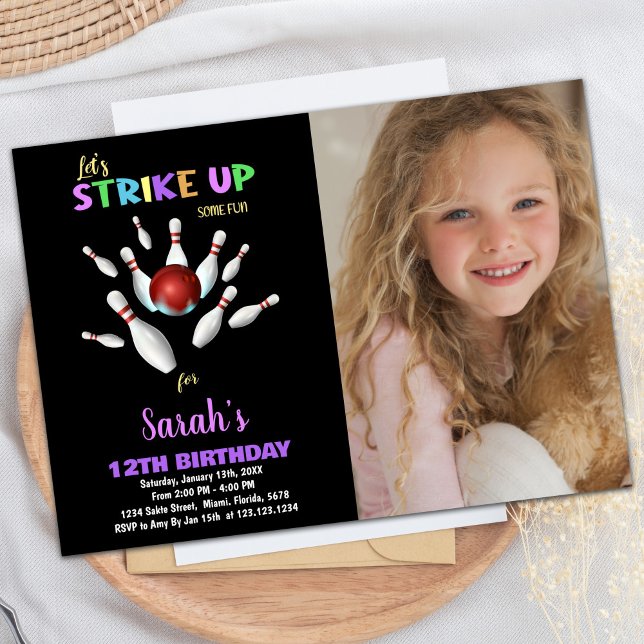 Svart Lila Foto Bowling Birthday-inbjudningar Inbjudningar (Black Purple Photo Bowling Birthday Invitations)
