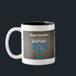 svart lycklig hanukkah Två-Tonad mugg<br><div class="desc">"black lycklig hanukkah ", "hanukah menorah", "lycklig hanukkah", kanaluka, kanukah, chanukah, chanukkah, hannuka, hannukah, Hanukkah</div>