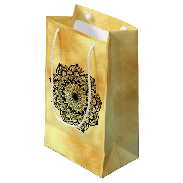 Svart Mandala på mjuk guld bakgrund (Framsidan Vinklad)