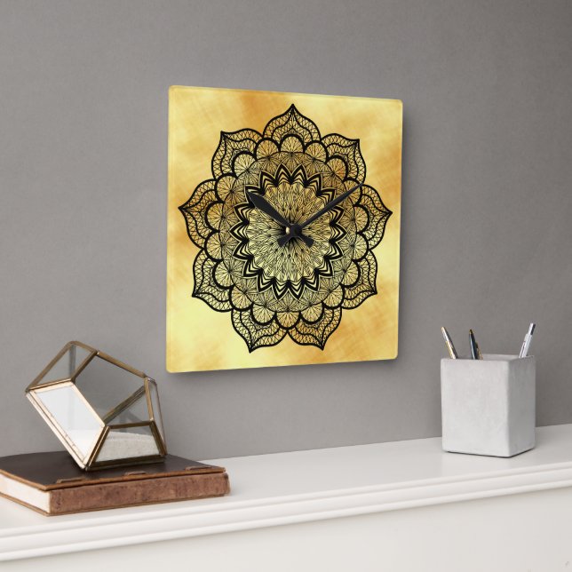 Svart Mandala på mjuk guld bakgrund Fyrkantig Klocka (Kontor)