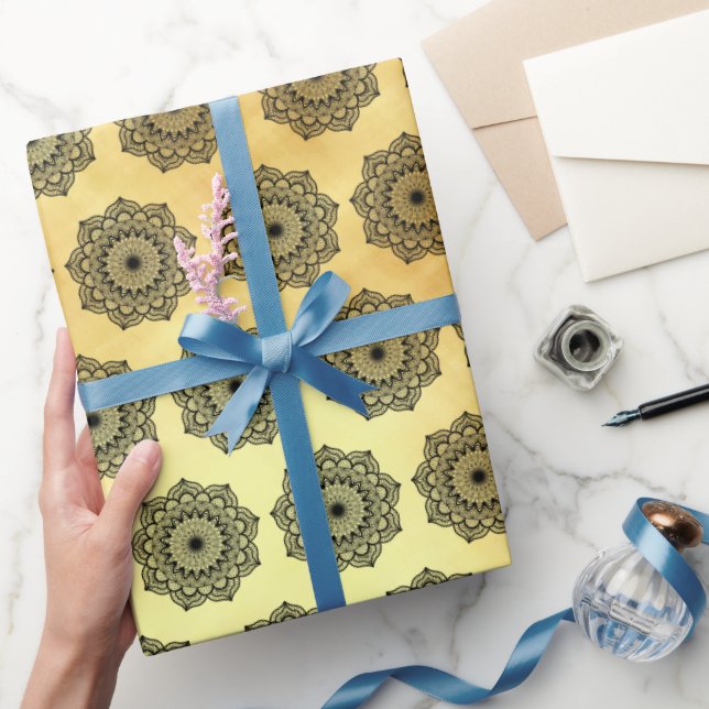Svart Mandala på mjuk guld bakgrund Presentpapper (Gifting)