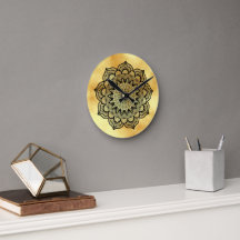 Svart Mandala på mjuk guld bakgrund