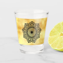 Svart Mandala på mjuk guld bakgrund Shotglas