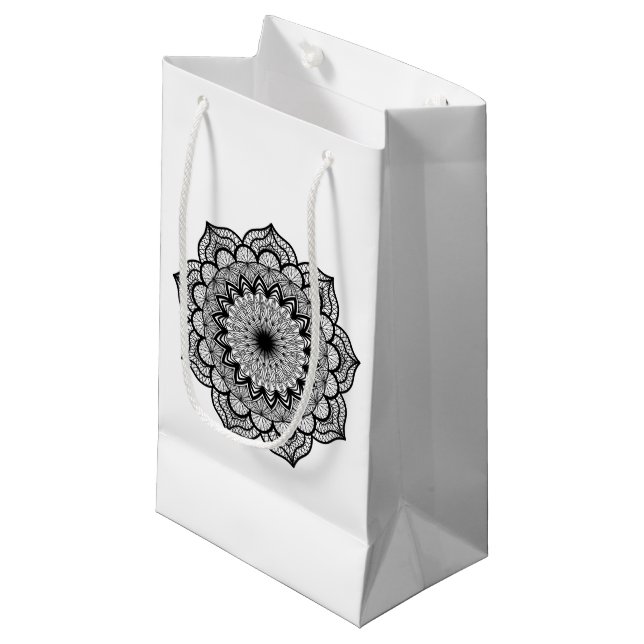 Svart Mandala på vit bakgrund (Framsidan Vinklad)
