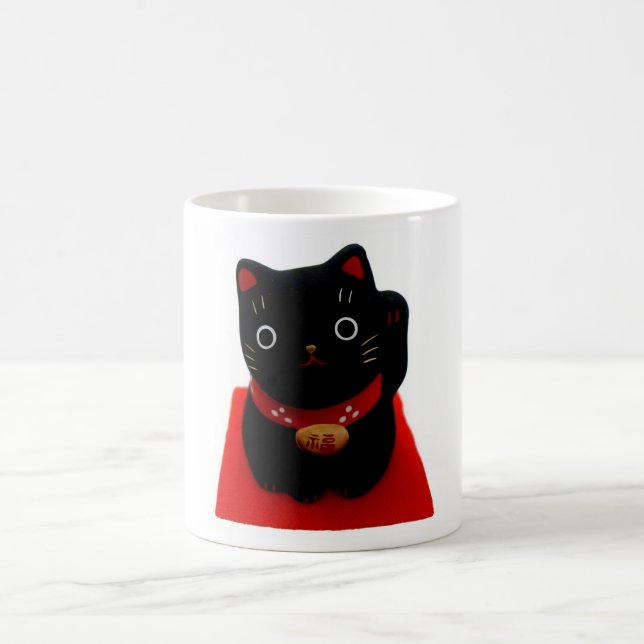 Svart Maneki Neko på ett rött mattar Kaffemugg (Center)