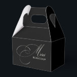 Svart Merci Beaucoup Elegant Kalligrafi Tack Presentaskar<br><div class="desc">Minimalism med en elegant twist i denna tidlösa tacksamhetslåda med vacker kalligrafiskrift i elfenbensbeige som stavas Merci och ordet BEAUCOUP i modern sans serif på en chic svart bakgrund. Kombinationen är smakfull och klassisk. Denna design är ett underbart val för företags- eller personliga tillfällen, bröllop, tacksamhetsfirande, hedersbanketter, volontärutmärkelser, kunduppskattning, öppningsevenemang...</div>