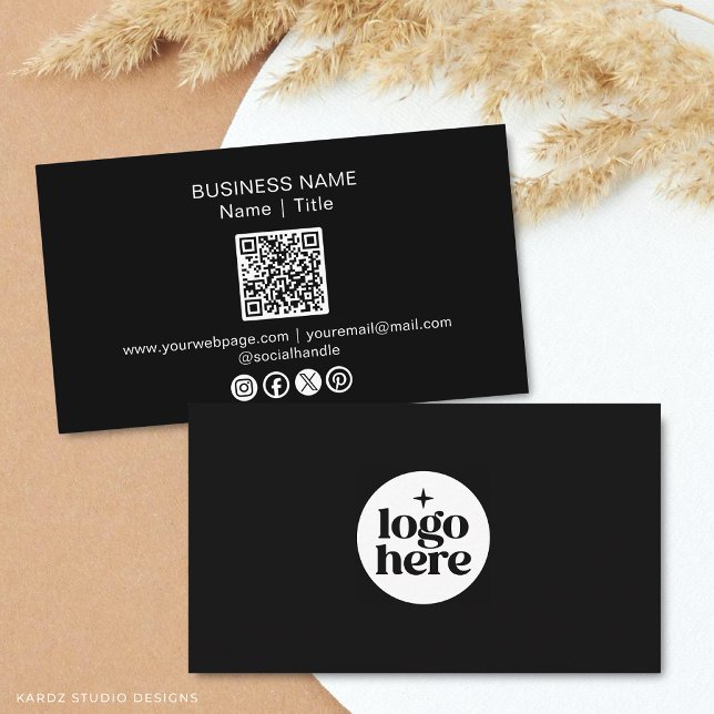 Svart Minimal Socialt Media Logotyp QR-kod Visitkort (Front and back of the card are shown at standard size. Choose paper and corner style.)