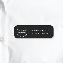 Svart minimalistisk modern logotyp anställd person namnbricka