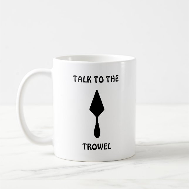 Svart minimalistisk snål "Tala med troweln" Kaffemugg (Vänster)