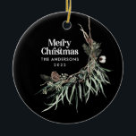 Svart, modern elegant vattenfärg botaniskt julgransprydnad keramik<br><div class="desc">Svart modern elegant,  rustik vattenfärg,  torkad botanisk blommigt muterade färg helgdag juldekoration.</div>