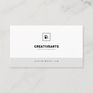 Svart Modern Serif-typografi Minimalistisk Företag Visitkort
