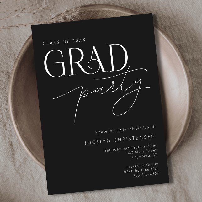 Svart Modern Typography Grad Party-inbjudan Inbjudningar (Shown on a 5" x 7" invitation)