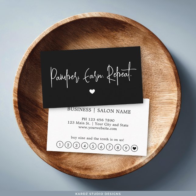 Svart modernt skript professionell lojalitetskort visitkort (Customize rewards card with a name, contact, and promotion details.)