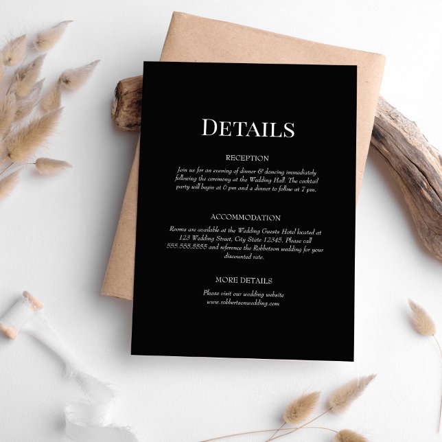 Svart Monogram Bröllop-informationskort för hölje Inbjudningar (Black Monogram Wedding Details Enclosure Card on white table surrounded with neutral boho decor.)