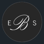 Svart monogram circle Wedding Stickers, Elegant Runt Klistermärke<br><div class="desc">Anpassa den här eleganten för snyggt av chic i monogram svartvit . Modern skarp design med vit text och svart bakgrund. Alla andra matchande produkter finns i en samling.</div>