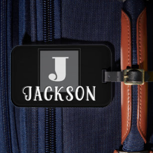 Svart monogram stor initial bagagebricka