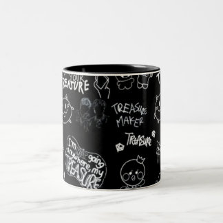 Svart mönster med stickfigur på mugg | Roligt mini