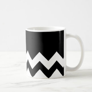 Svart-Mönster-På-Svart-&-Vit-Sicksack Kaffemugg