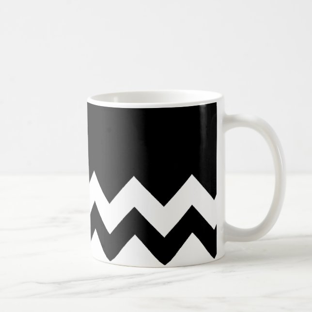 Svart-Mönster-På-Svart-&-Vit-Sicksack Kaffemugg (Höger)
