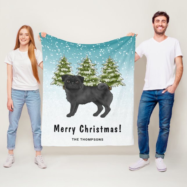 Svart Mops Cuteness Tecknad Hund Snöig Vinter Skog Fleecefilt (På plats)
