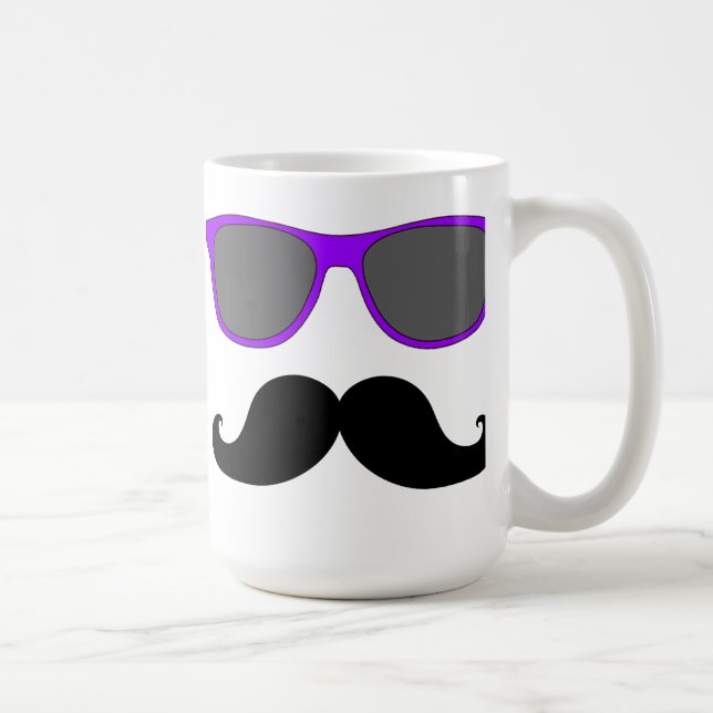 Svart mustasch och purpurfärgad solglasögonhumor kaffemugg (Höger)