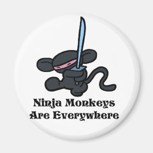 Svart Ninja sparkar Magnet