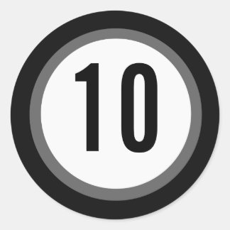 Svart nummeretikett runt klistermärke