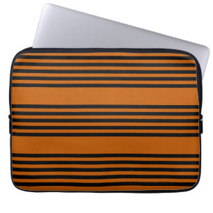 Svart och bränd orange fem rand mönster laptop fodral