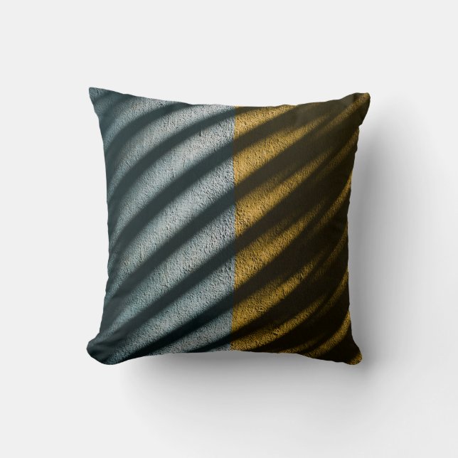 SVART OCH BROWN STRIPED TEXTILE KUDDE (Framsida)