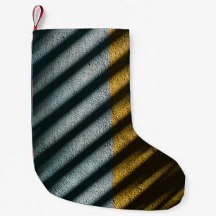 SVART OCH BROWN STRIPED TEXTILE LITEN JULSTRUMPA