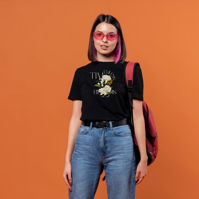 Svart och Cream Blommigt Timless Blooms T-Shirt (Skapare uppladdad)
