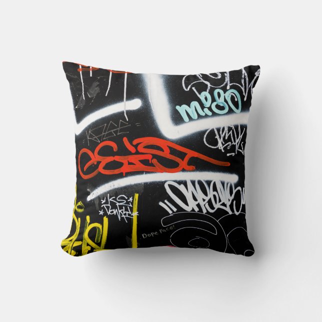 Svart och flerfärgad graffiti art kudde (Framsida)