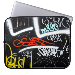Svart och flerfärgad graffiti art laptop fodral