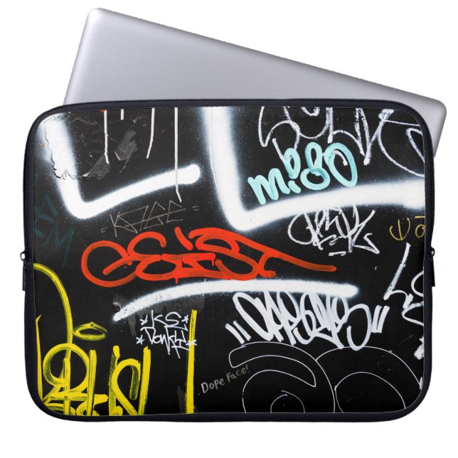 Svart och flerfärgad graffiti art laptop fodral (Framsidan)