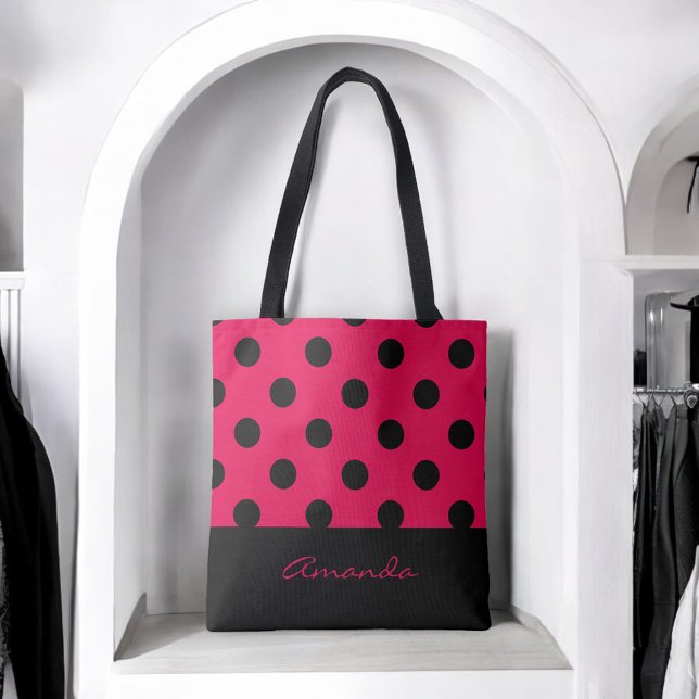 Svart och Fuchsia chic polka dots med monogramen Tygkasse (Personalize with your name or other desired text.)