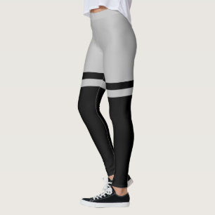 Svart- och grå färglår som göras randig ovanf leggings