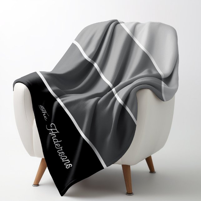 Svart och Grått | Ombre Rand med skript Fleecefilt (A modern, stylish blanket with neutral black and gray stripes and a spot for your name)
