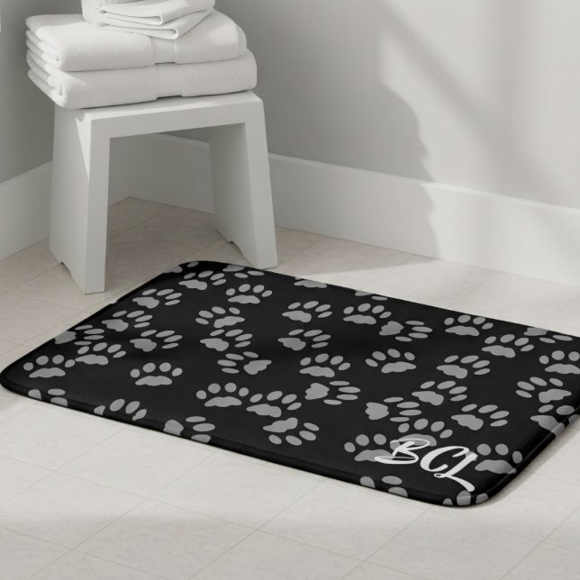 Svart och Grått Paw Skriv ut Mönster Bath Mat Badrumsmatta (Looking for a quick bathroom update? Add your initials to this black and grey paw print bath mat )