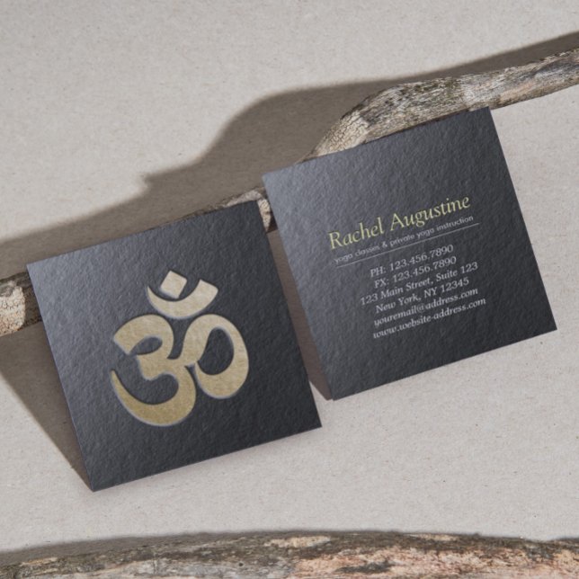Svart och Guld Embossed OM Symbol Yoga Instructor Fyrkantigt Visitkort (Skapare uppladdad)